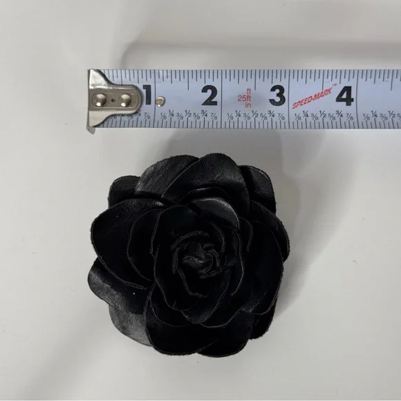Black Faux Leather Rose Flower Pin Clip Brooch - Picture 4 of 4